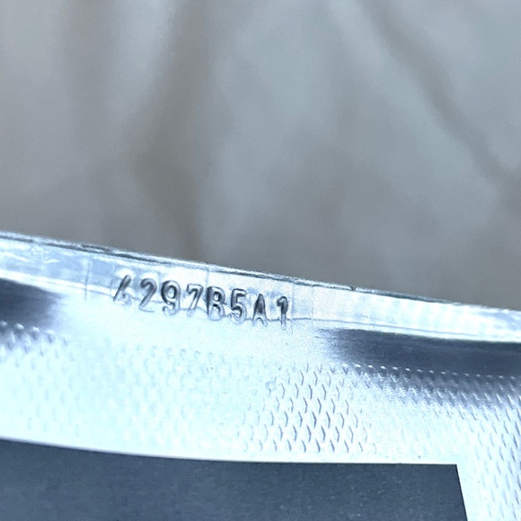 Graphite 24 hr Moisture Hydrating Body Cream - Picture 9 of 11